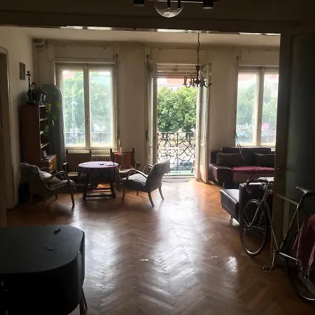 Spacious In The Center Apartment *