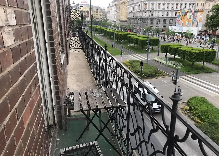 Spacious In The Center Apartament *